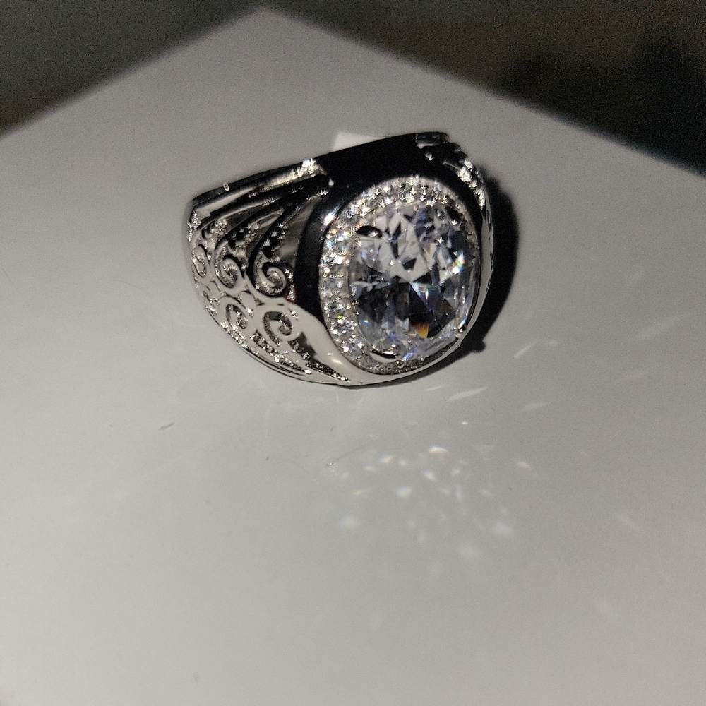 Ornate Silver Vintage-Style Dismond  Ring with Intricate Filigree